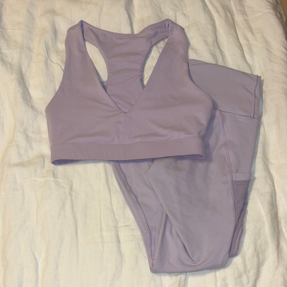 Fabletics V-Neck Racerback Sports Bra in Lilac